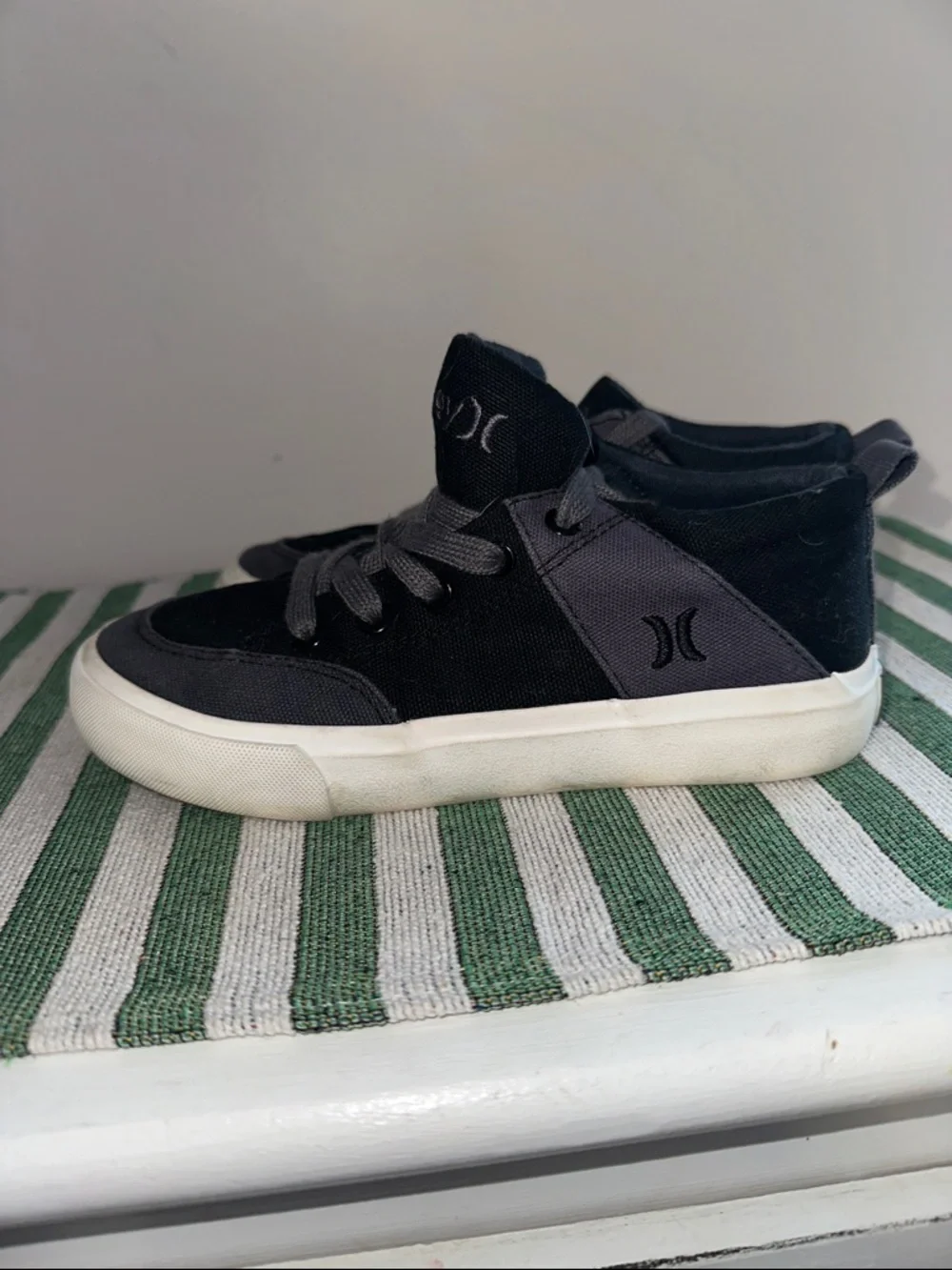 Hurley Kids Black and Gray Low-Top Skate Sneakers